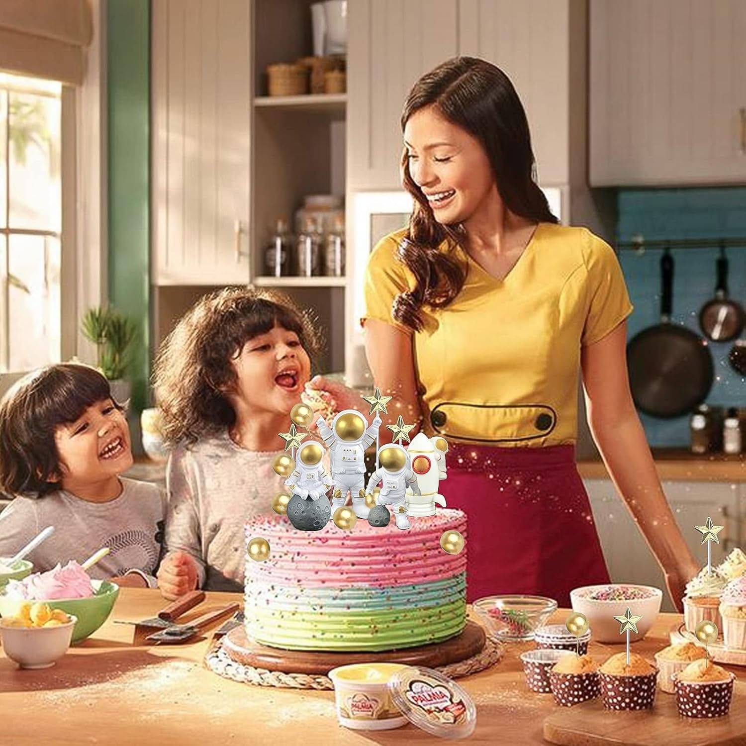 18 Pack Astronaut Cake Topper Set, Outer Space Cake Decoration Astronaut Figurine Rocket Caketoppers with Stars and Pearl Balls for Christmas Astronaut Themed Party Kids Birthday Tabletop Decor(Gold)